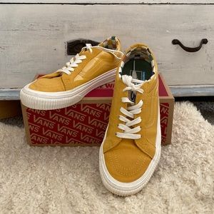 Karina Rozunko Vans Ultra Cush woman’s size 9